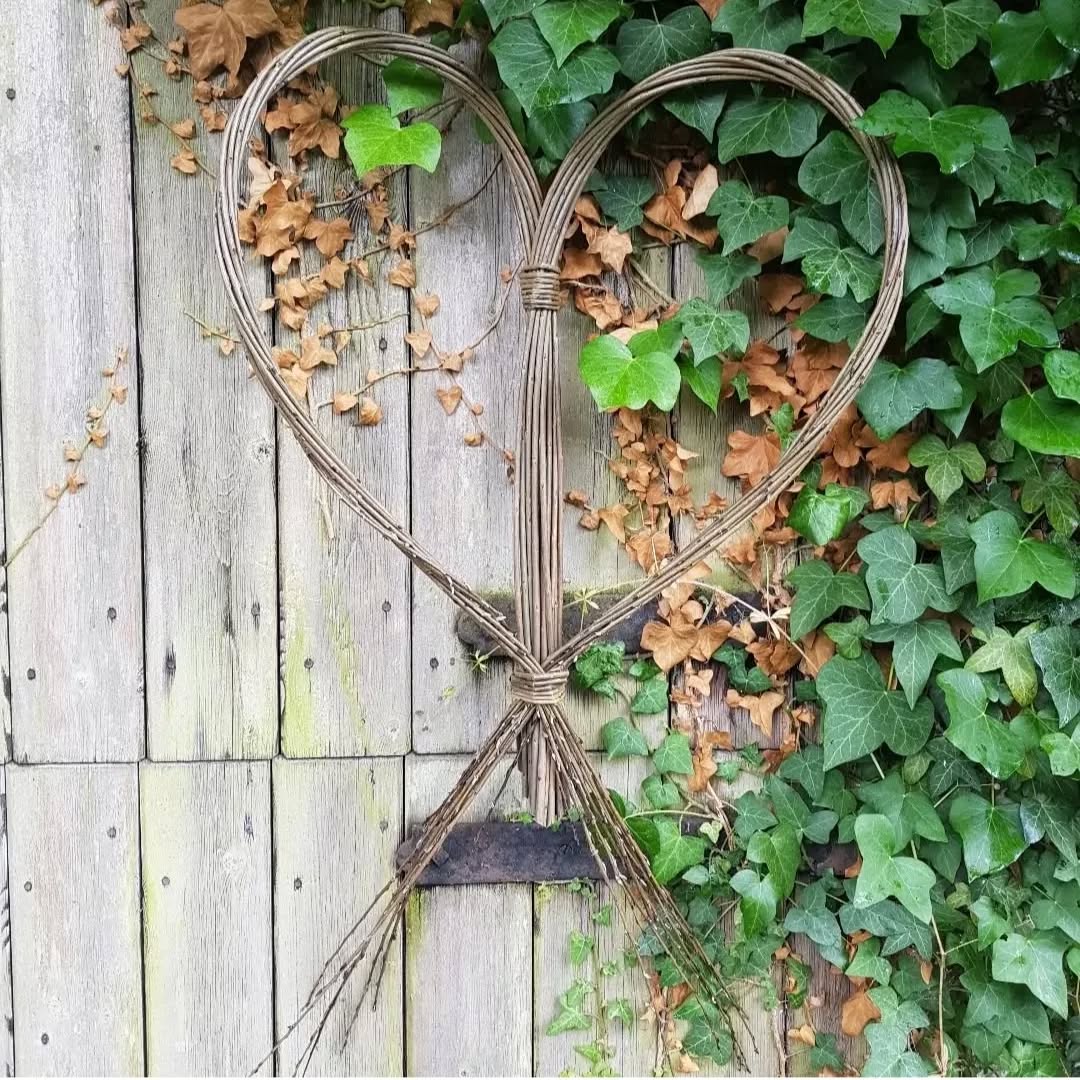 Festive Willow Heart 5th December 2025 Oaktrack Smallholding